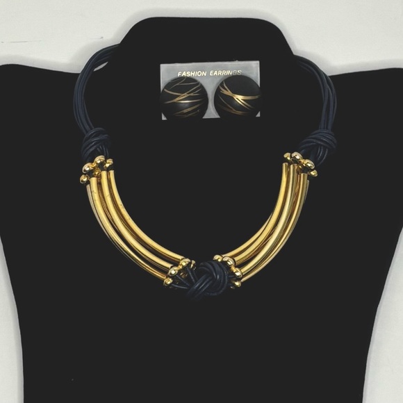NECKLACE & BUTTON EARRINGS*** - Picture 1 of 5